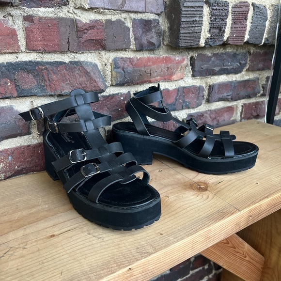 ** SOLD ** Wanted brand ”Neptune” sandals - Picture 4 of 5